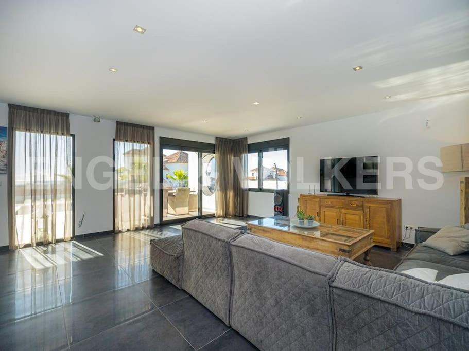 Villa In פינסטראט מראה חיצוני תמונה