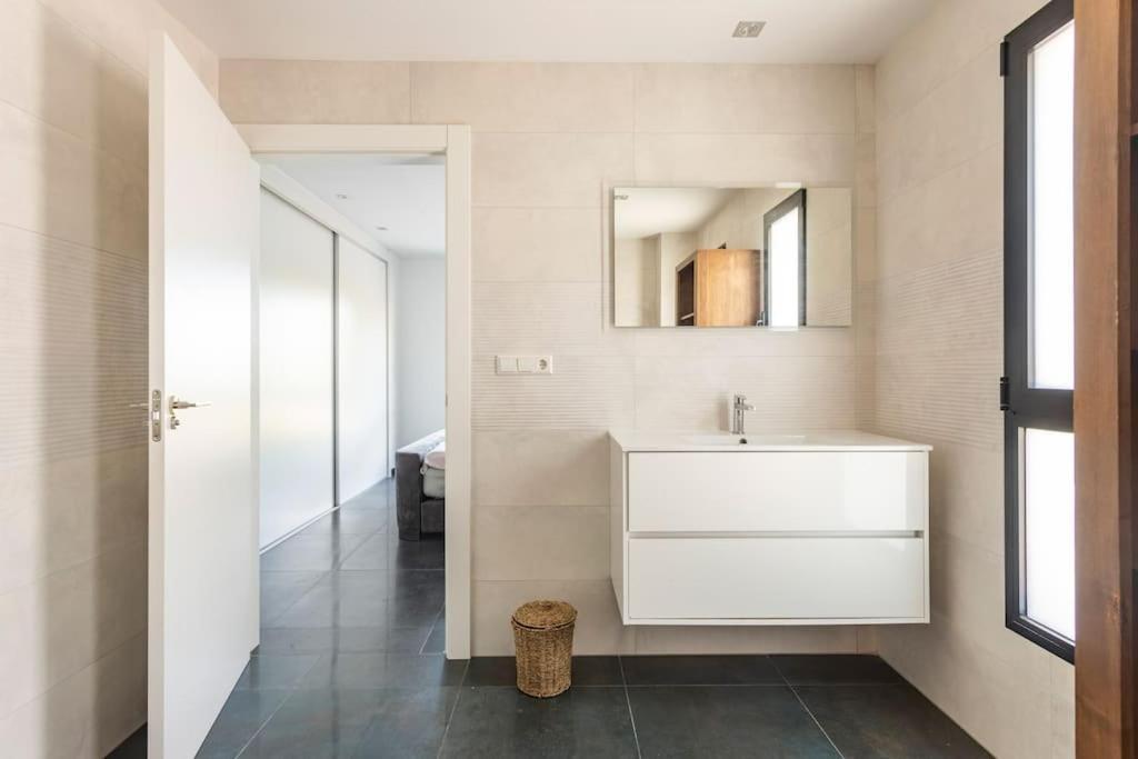 Villa In פינסטראט מראה חיצוני תמונה