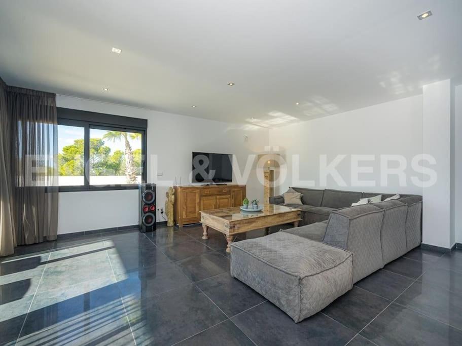 Villa In פינסטראט מראה חיצוני תמונה
