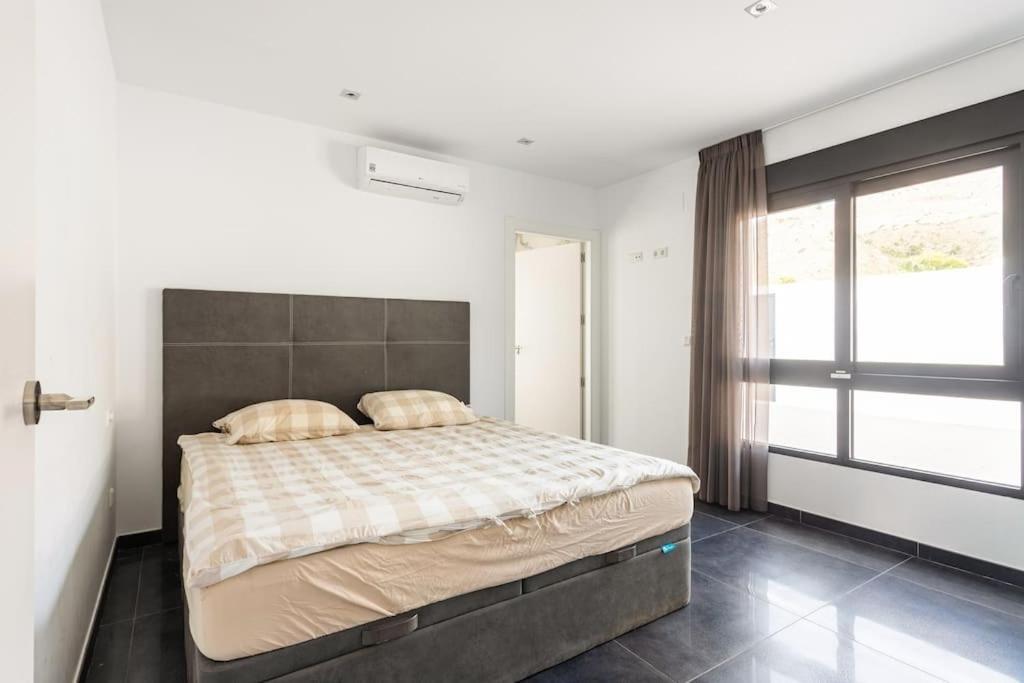 Villa In פינסטראט מראה חיצוני תמונה