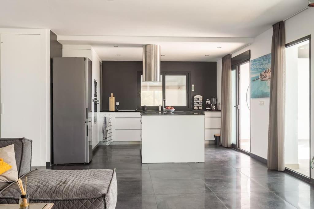 Villa In פינסטראט מראה חיצוני תמונה