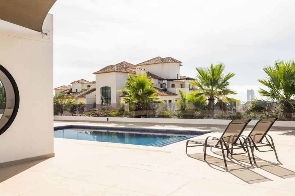 Villa In פינסטראט מראה חיצוני תמונה