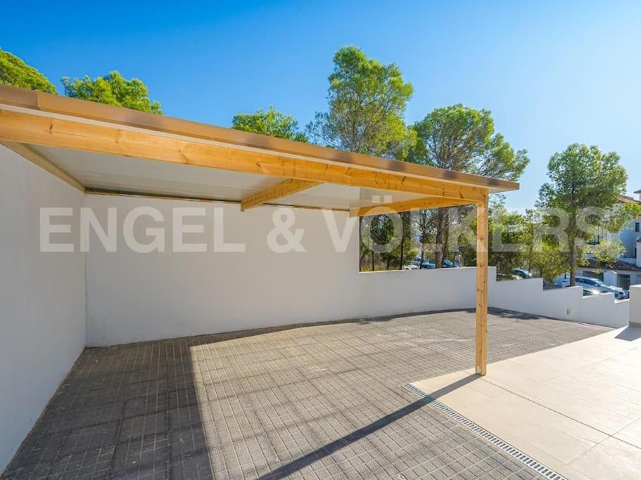 Villa In פינסטראט מראה חיצוני תמונה