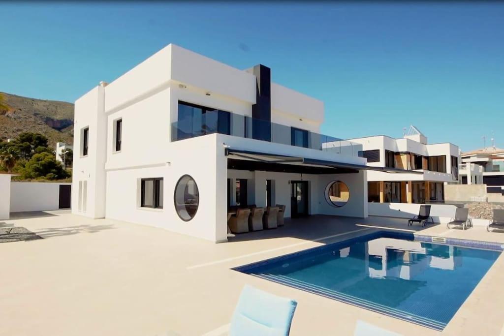 Villa In פינסטראט מראה חיצוני תמונה