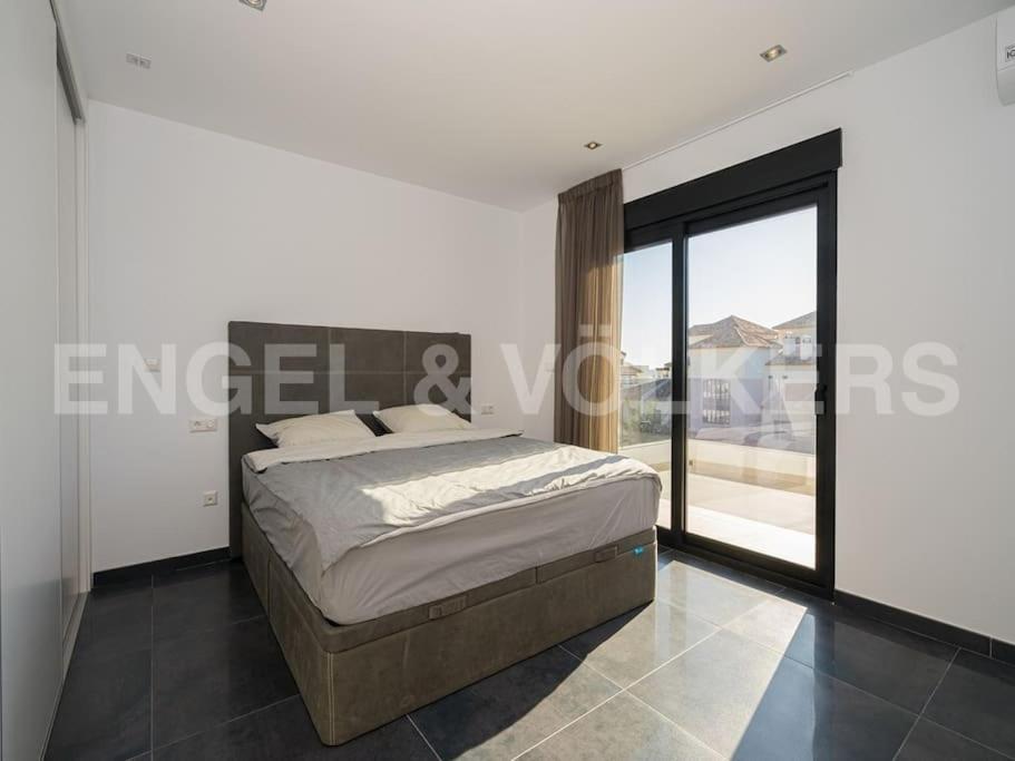 Villa In פינסטראט מראה חיצוני תמונה