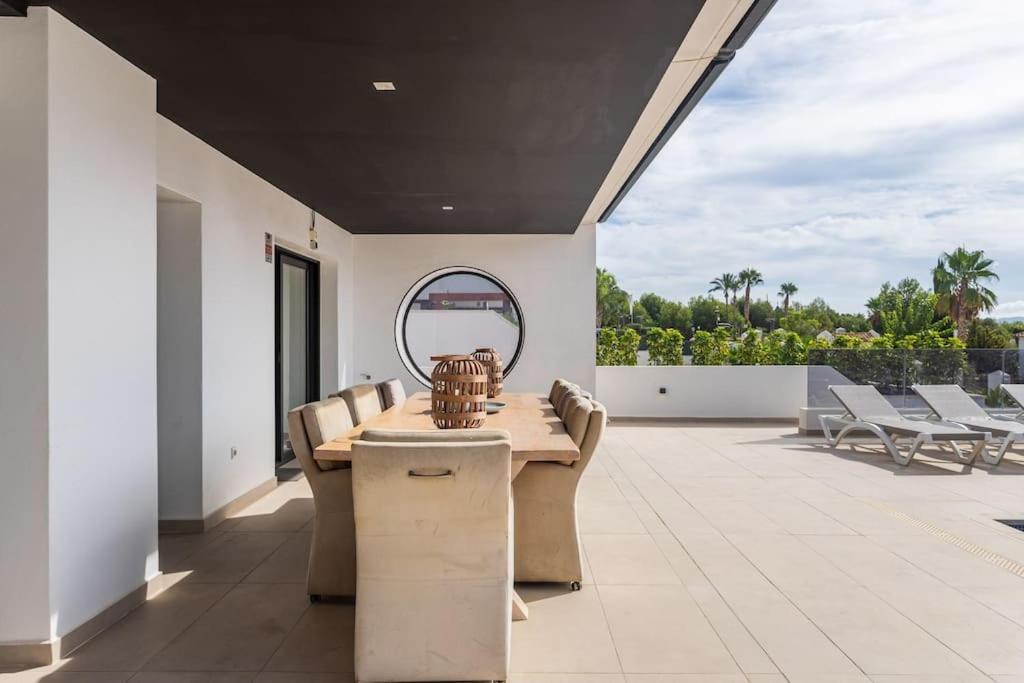Villa In פינסטראט מראה חיצוני תמונה