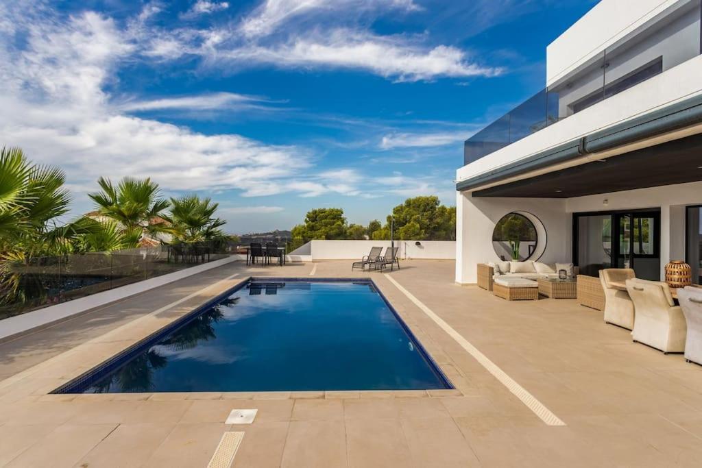 Villa In פינסטראט מראה חיצוני תמונה
