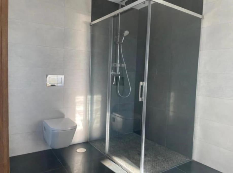 Villa In פינסטראט מראה חיצוני תמונה