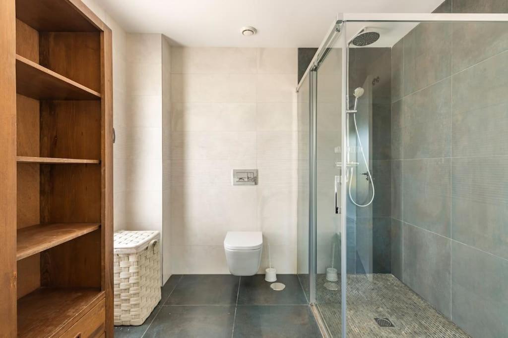 Villa In פינסטראט מראה חיצוני תמונה